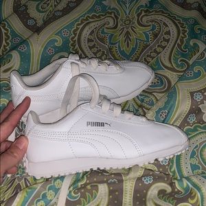 Girls size 13.5 Puma Sneakers